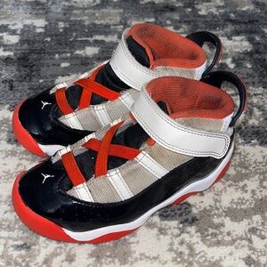 Children’s sz 9c Jordan Sneakers
